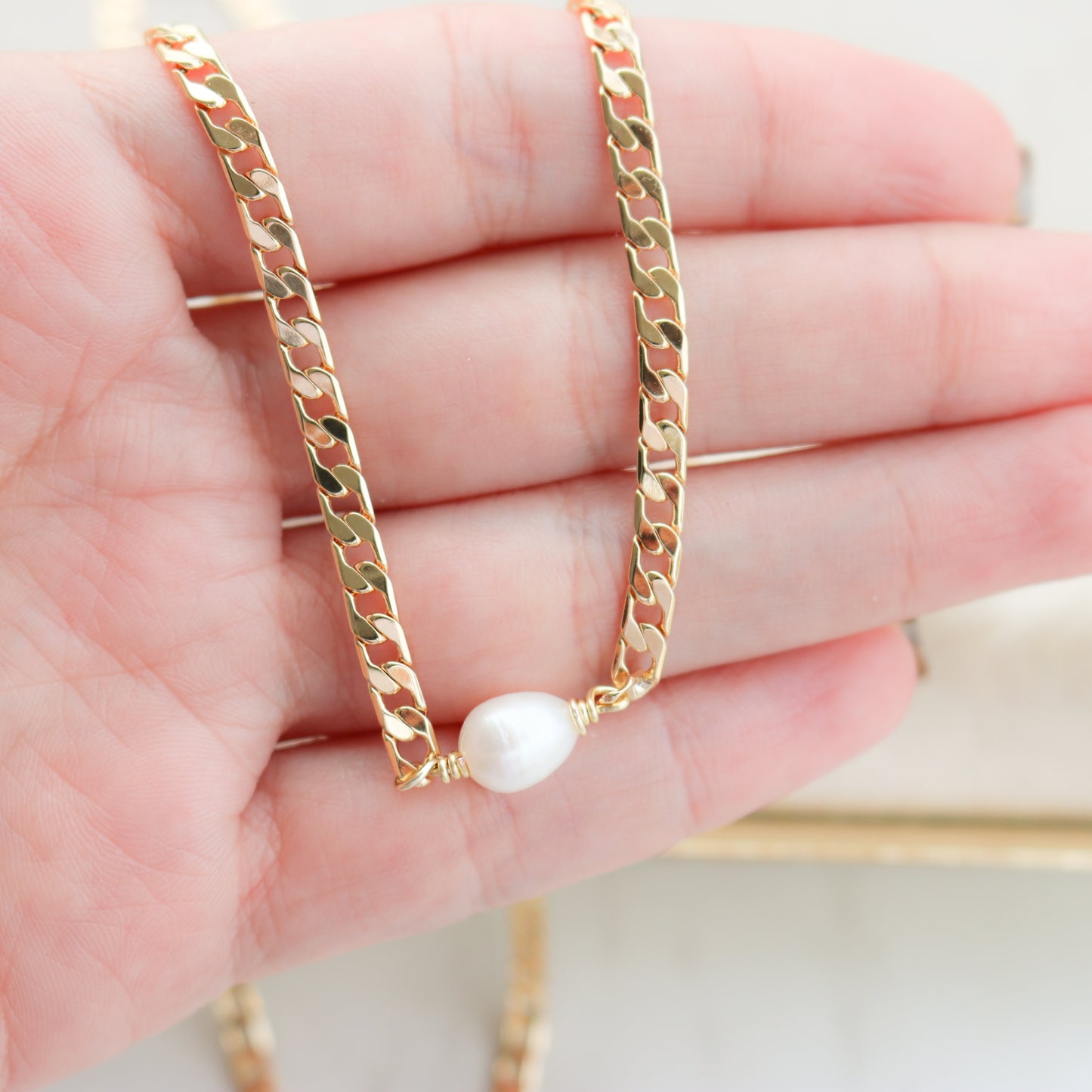 Single Pearl Curb Chain Necklace