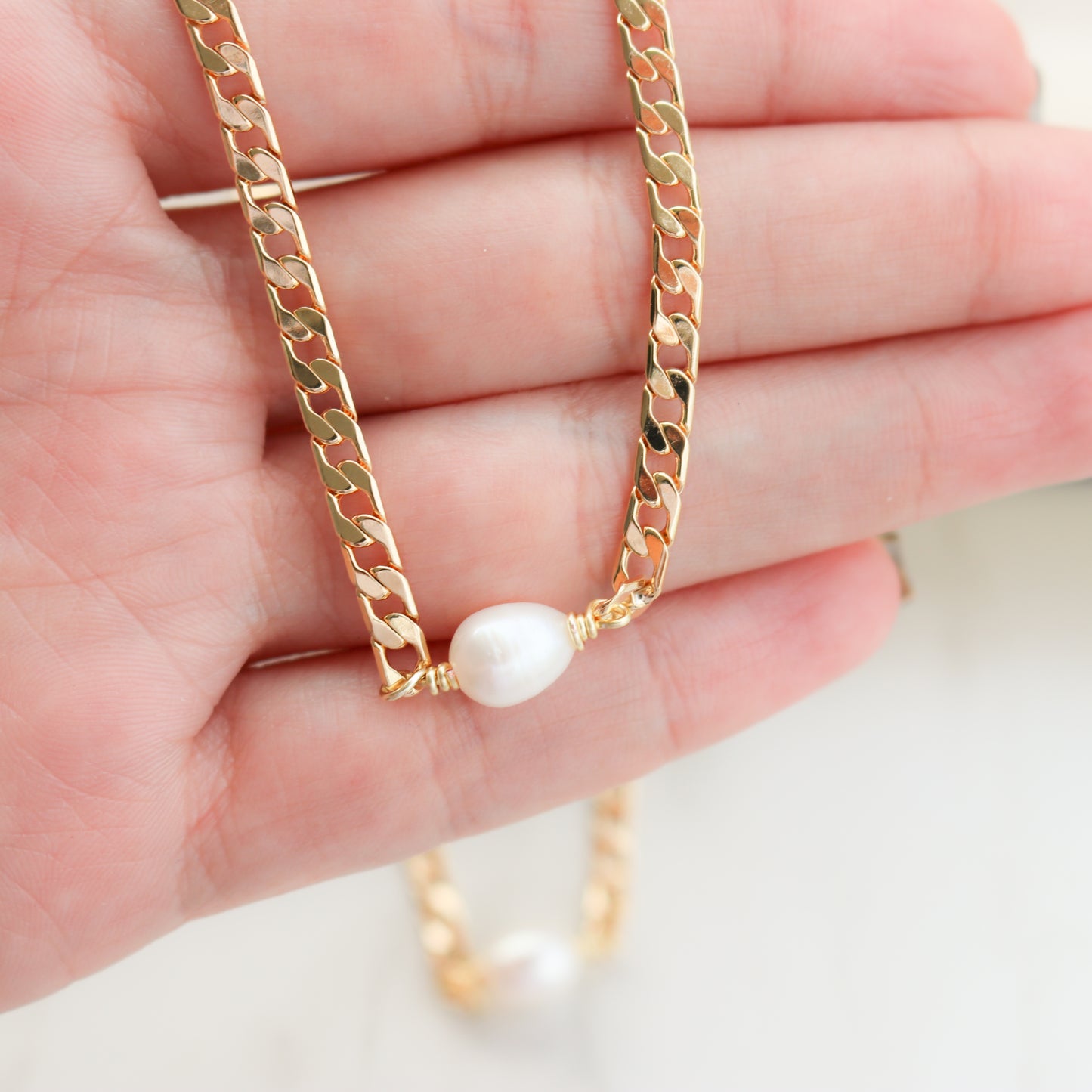 Single Pearl Curb Chain Necklace