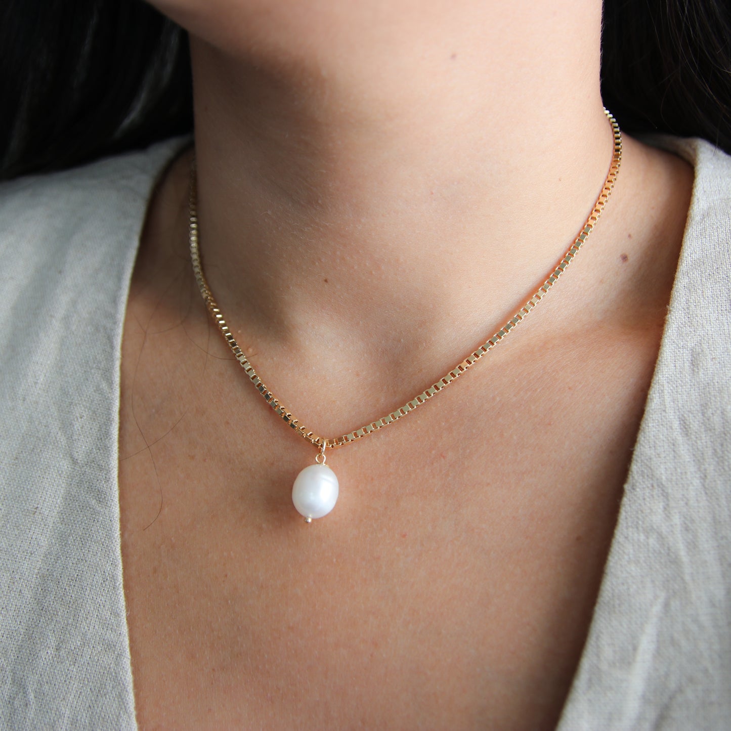 Dangling Pearl Box Chain Necklace