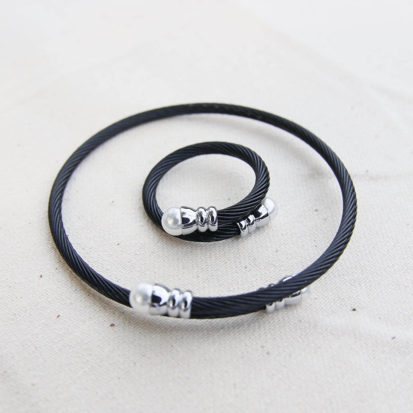 Pearl Black Cable Set Bangle Bracelet