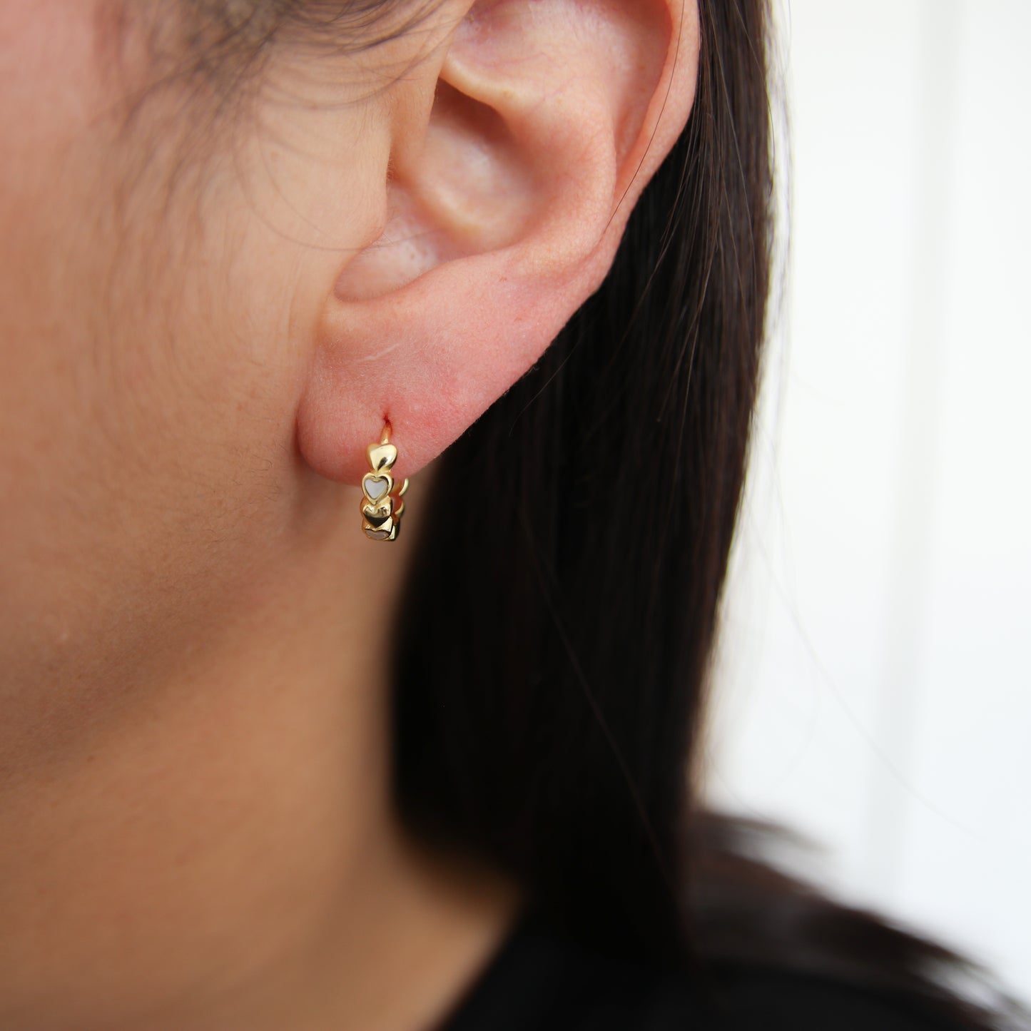 Nacre Hearts huggie Earring